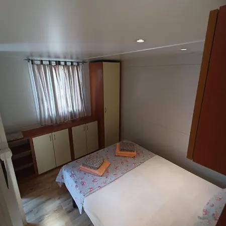 Kamp Dina Campsite Tkon